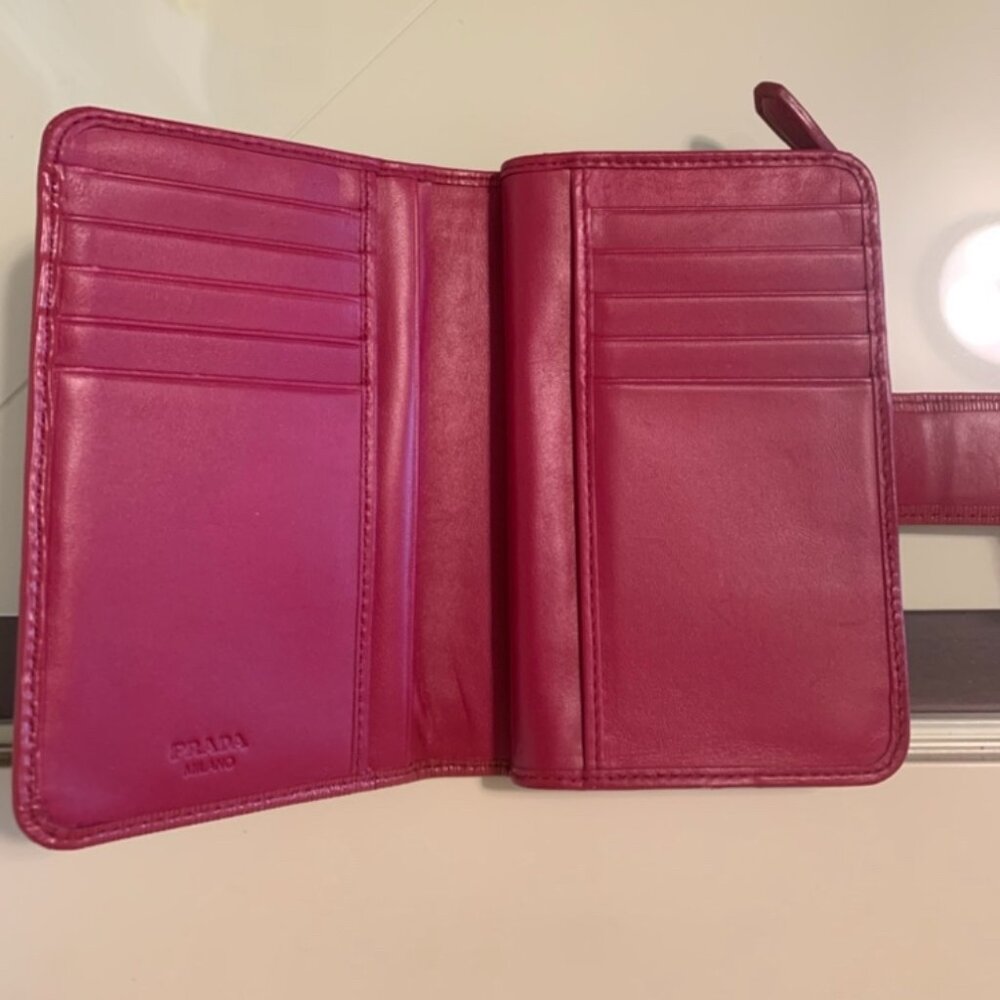 Prada Wallet - Picture 3 of 4